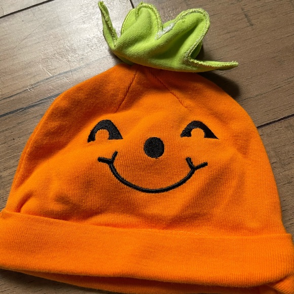 Baby Halloween caps and sock set - Picture 3 of 5